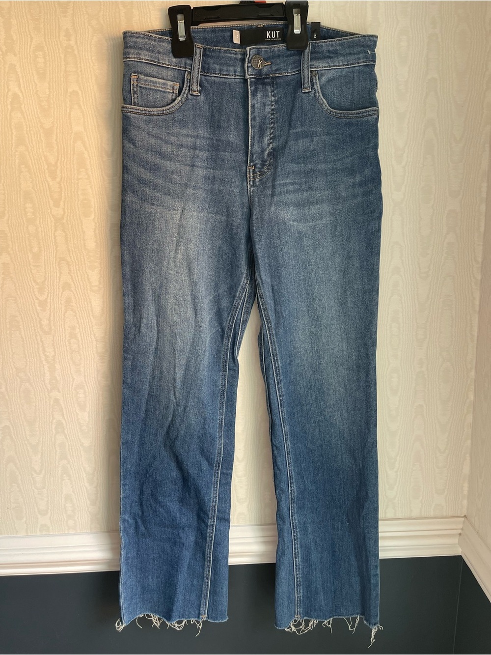 KUT Kelsey Jeans Size 2 fab ab ankle flare